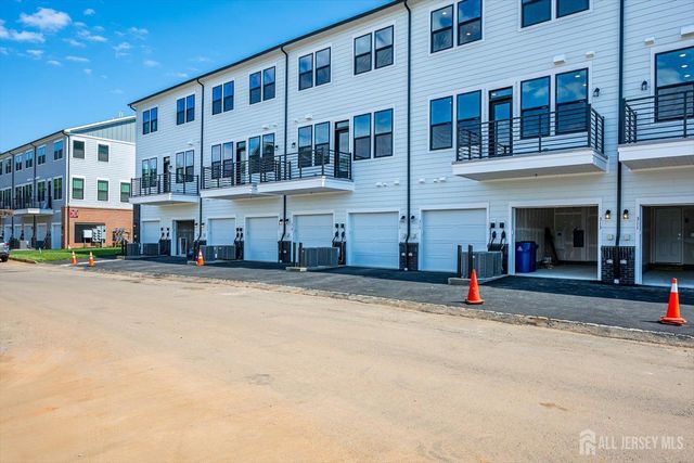 317 Sadie Circle, New Brunswick, NJ 08901