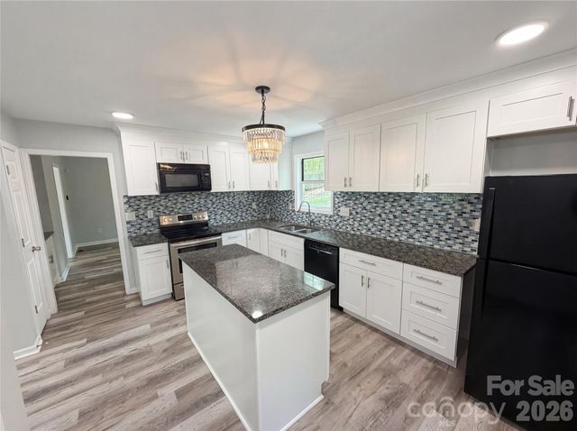 6628 Cool Water Court, Charlotte, NC 28215