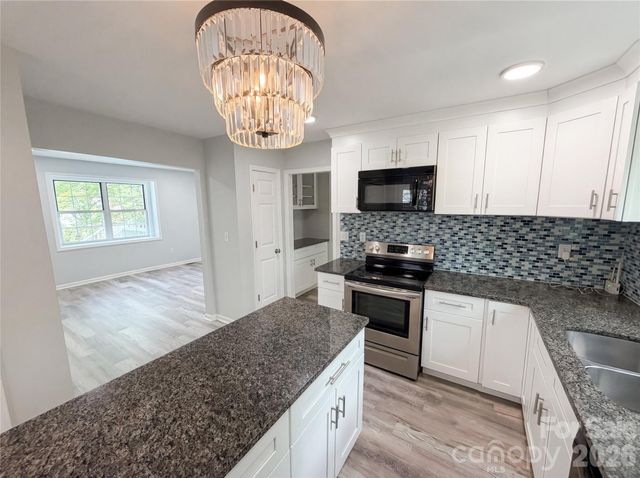 6628 Cool Water Court, Charlotte, NC 28215