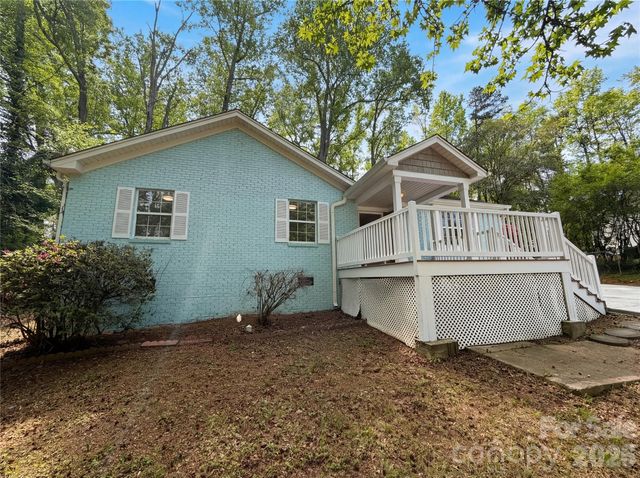 6628 Cool Water Court, Charlotte, NC 28215
