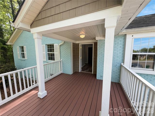 6628 Cool Water Court, Charlotte, NC 28215