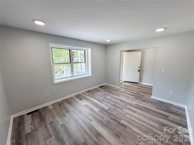 6628 Cool Water Court, Charlotte, NC 28215