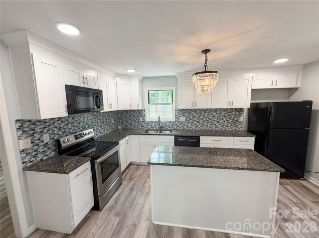 6628 Cool Water Court, Charlotte, NC 28215