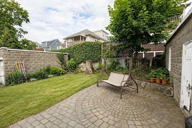 18 Vincent Ave 18, Belmont, MA 02478