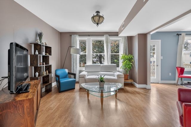 18 Vincent Ave 18, Belmont, MA 02478