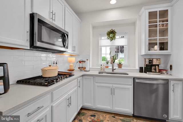 109 REPUBLIC TER, East Petersburg, PA 17520