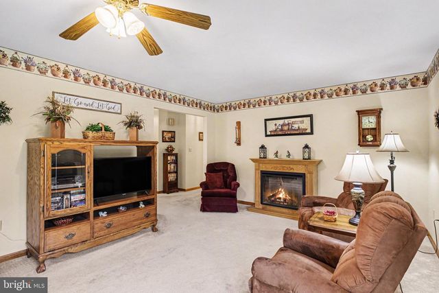 5 FISHER TER, Willow Street, PA 17584
