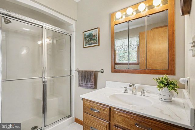 5 FISHER TER, Willow Street, PA 17584