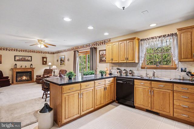 5 FISHER TER, Willow Street, PA 17584