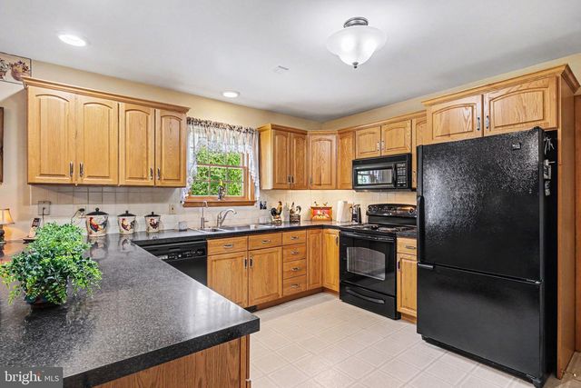 5 FISHER TER, Willow Street, PA 17584