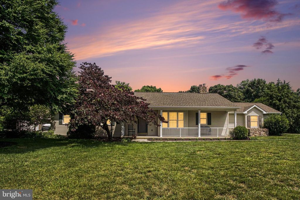 5 FISHER TER, Willow Street, PA 17584