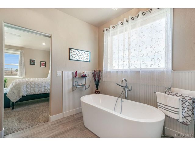 16924 Fletcherville Ln, Peyton, CO 80831