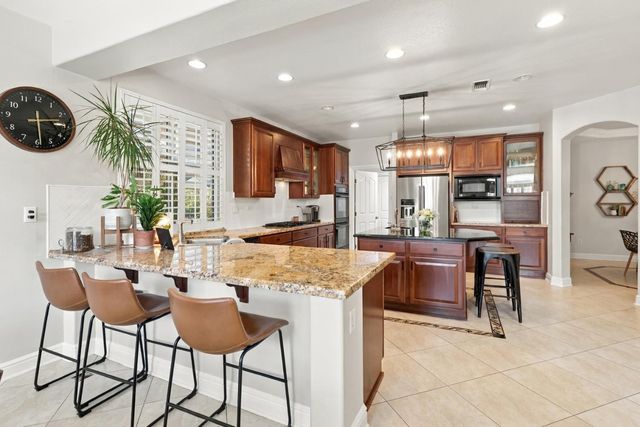 7121 Paul Do Mar Way, Elk Grove, CA 95757