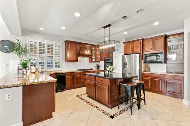 7121 Paul Do Mar Way, Elk Grove, CA 95757