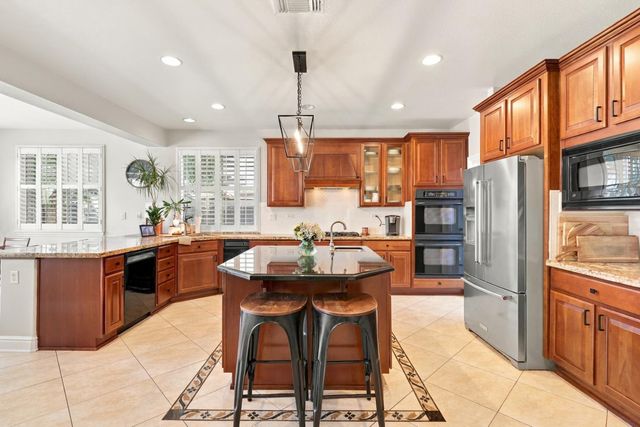 7121 Paul Do Mar Way, Elk Grove, CA 95757