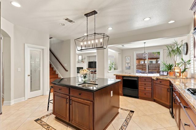 7121 Paul Do Mar Way, Elk Grove, CA 95757
