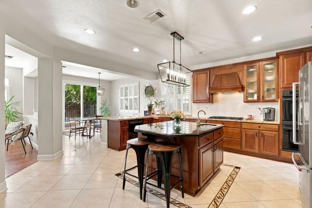 7121 Paul Do Mar Way, Elk Grove, CA 95757