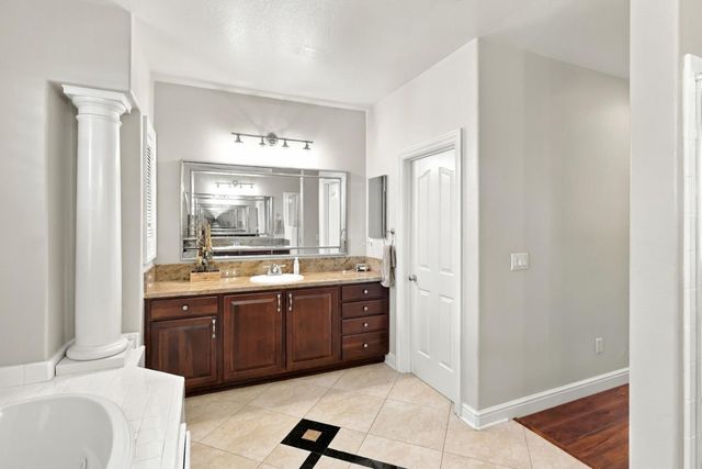 7121 Paul Do Mar Way, Elk Grove, CA 95757