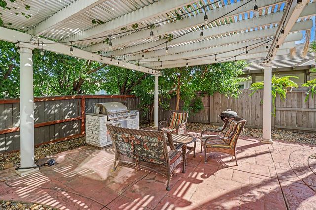 7121 Paul Do Mar Way, Elk Grove, CA 95757