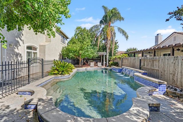 7121 Paul Do Mar Way, Elk Grove, CA 95757