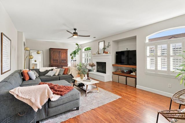 7121 Paul Do Mar Way, Elk Grove, CA 95757
