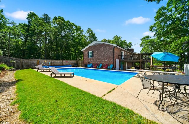 138 Whispering Pines Drive, Hudson, NC 28638