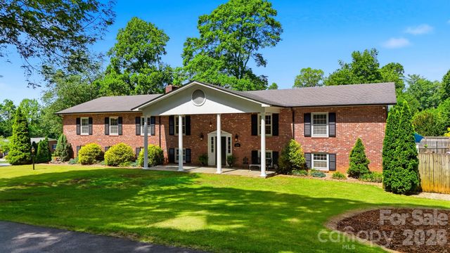 138 Whispering Pines Drive, Hudson, NC 28638