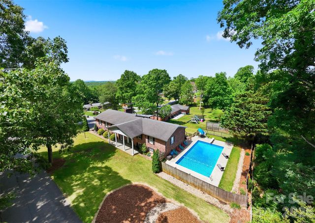138 Whispering Pines Drive, Hudson, NC 28638