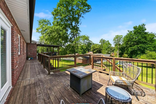 138 Whispering Pines Drive, Hudson, NC 28638
