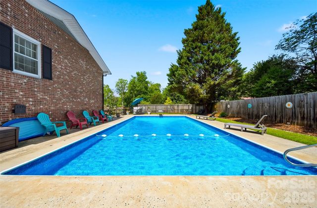 138 Whispering Pines Drive, Hudson, NC 28638