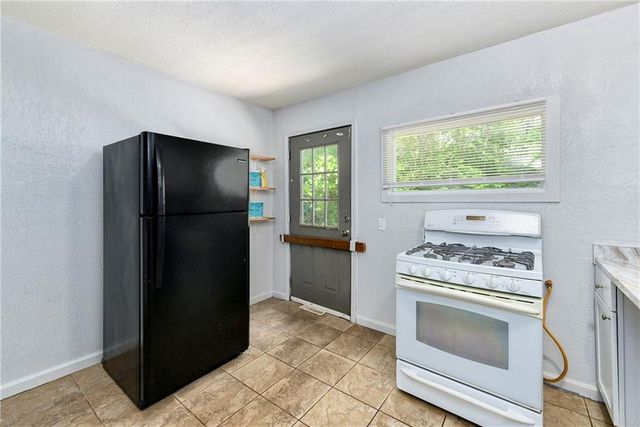 10719 CAMBRIDGE Avenue, Kansas City, MO 64134