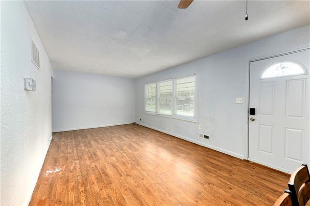 10719 CAMBRIDGE Avenue, Kansas City, MO 64134
