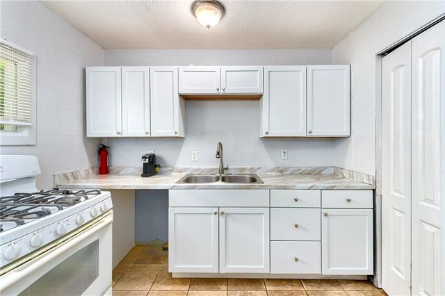 10719 CAMBRIDGE Avenue, Kansas City, MO 64134
