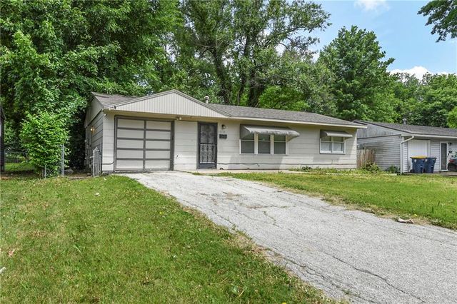 10719 CAMBRIDGE Avenue, Kansas City, MO 64134