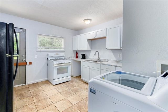 10719 CAMBRIDGE Avenue, Kansas City, MO 64134