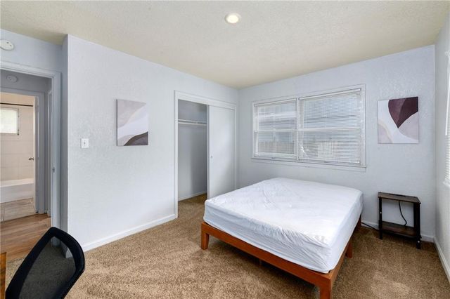 10719 CAMBRIDGE Avenue, Kansas City, MO 64134