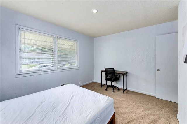 10719 CAMBRIDGE Avenue, Kansas City, MO 64134