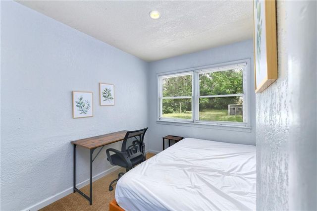 10719 CAMBRIDGE Avenue, Kansas City, MO 64134