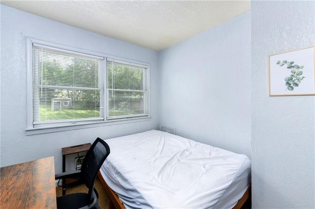 10719 CAMBRIDGE Avenue, Kansas City, MO 64134