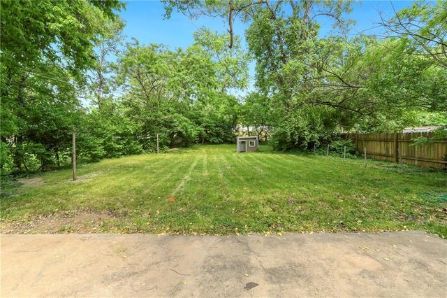 10719 CAMBRIDGE Avenue, Kansas City, MO 64134