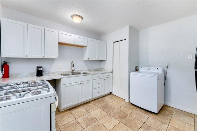 10719 CAMBRIDGE Avenue, Kansas City, MO 64134