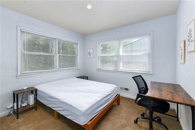 10719 CAMBRIDGE Avenue, Kansas City, MO 64134