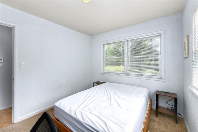 10719 CAMBRIDGE Avenue, Kansas City, MO 64134