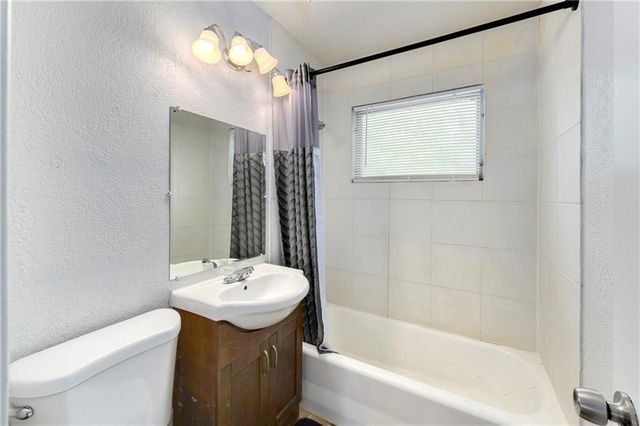10719 CAMBRIDGE Avenue, Kansas City, MO 64134