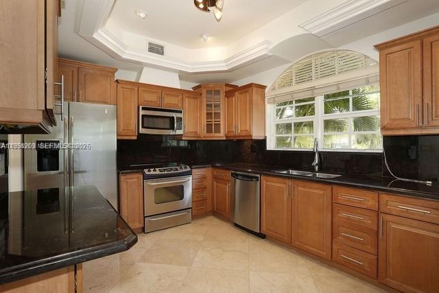 592 Fernwood Road B, Key Biscayne, FL 33149