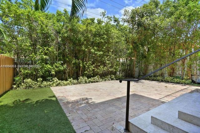 592 Fernwood Road B, Key Biscayne, FL 33149