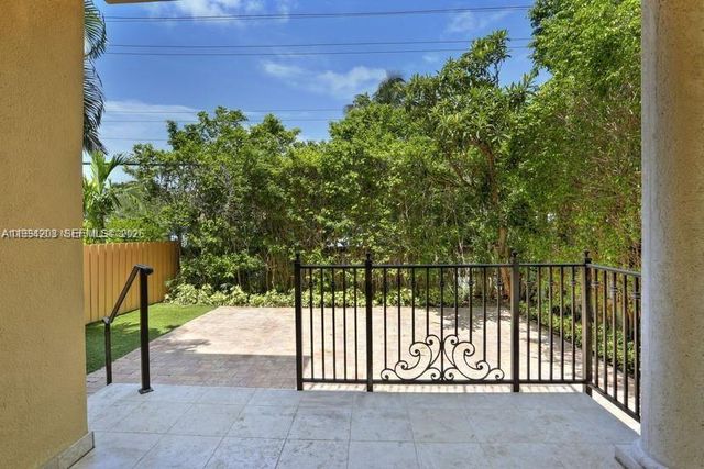 592 Fernwood Road B, Key Biscayne, FL 33149
