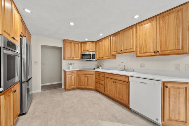 48 Catherine Dr, Peabody, MA 01960