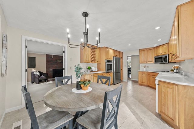 48 Catherine Dr, Peabody, MA 01960