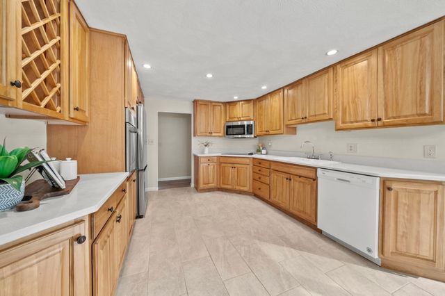 48 Catherine Dr, Peabody, MA 01960